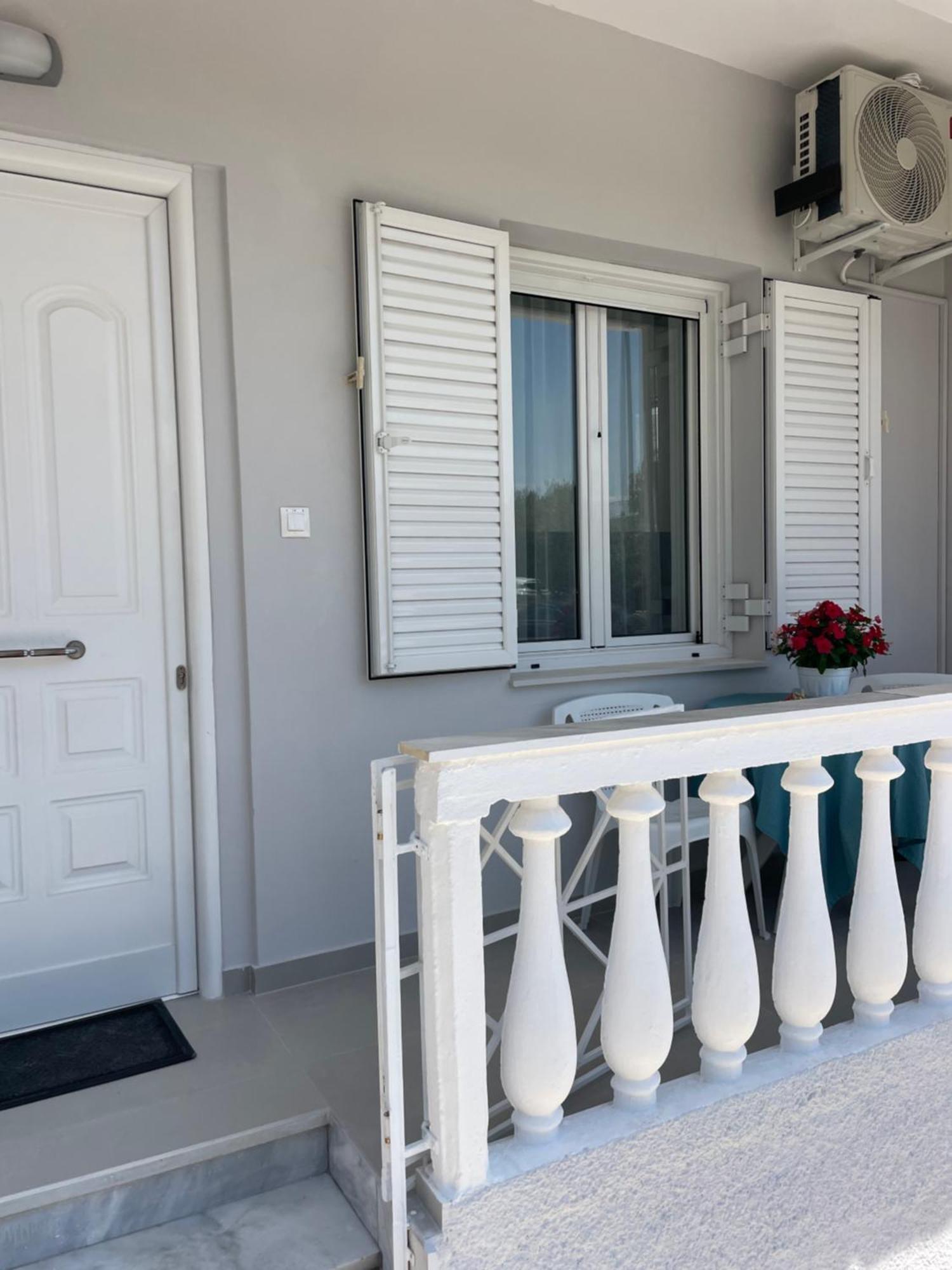 Kyma Luxury Suite Kiáto Kültér fotó