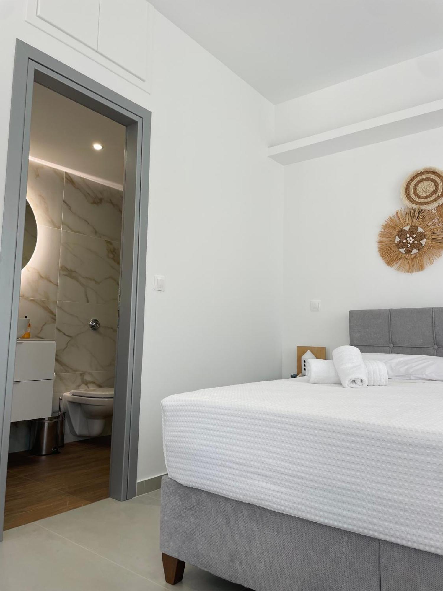 Kyma Luxury Suite Kiáto Kültér fotó