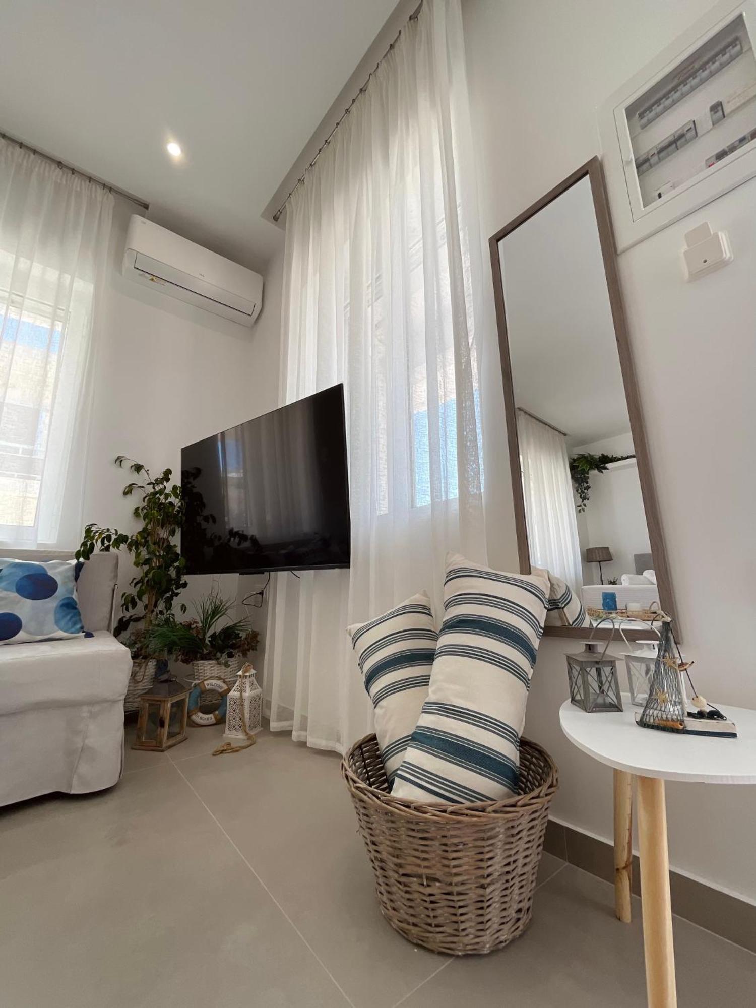 Kyma Luxury Suite Kiáto Kültér fotó